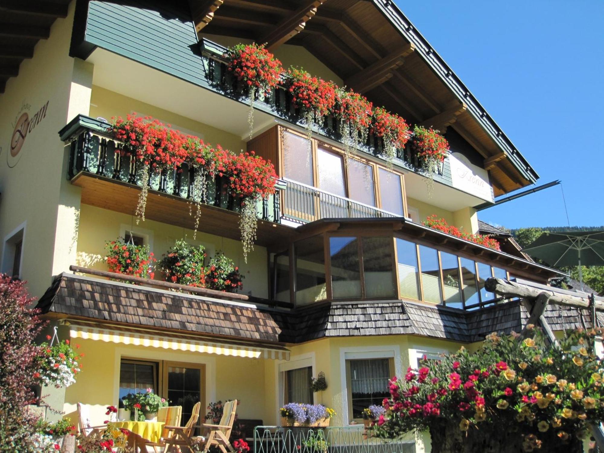 Отель Landhaus Krenn Бад Кляйнкирххайм Экстерьер фото